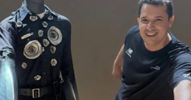 Here is the rewritten text in Turkish: Başlık: James Cameron