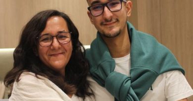 Başlık: Böbreğiyle Oğluna İkinci Kez Hayat Verdi İçerik: Böbrek Nakliyle