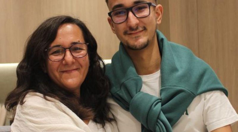 Başlık: Böbreğiyle Oğluna İkinci Kez Hayat Verdi İçerik: Böbrek Nakliyle