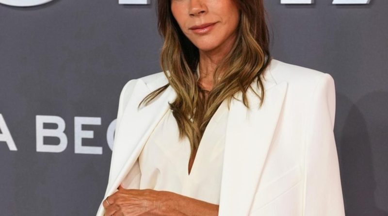 Başlık: Victoria Beckham'ın Özel Gecesinde Oğlu Brooklyn'i Göremedi İçerik: Victoria