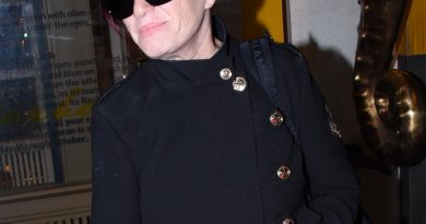 Here is the rewritten text in Turkish: Başlık: Emel Müftüoğlu,