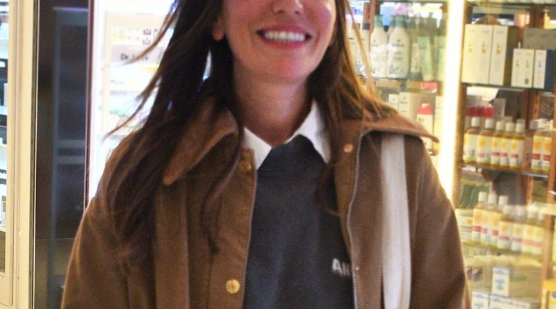 Asgari Ücretten Az Kazananlar Var Ceren Moray, tiyatro sektörünün değerlendirmelerinde