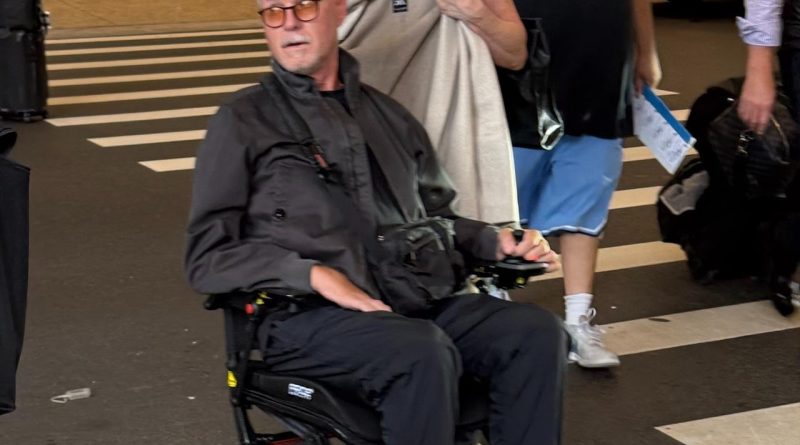Ünlü Oyuncu Tekerlekli Sandalyede Görüntülendi Oyuncu Eric Dane, tekerlekli
