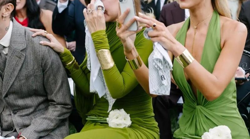 Ablalarına duygusal düğün: Gigi ve Bella Hadid kardeşler ablalarını evlendirirken