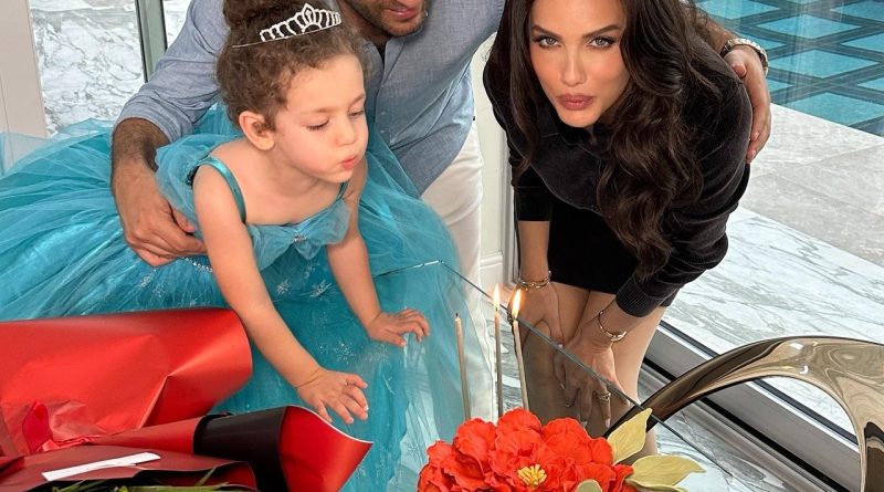 Here is a Turkish-only text that meets your requirements: Murat