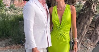 Başlık: Zeynep Sever, Volkan Demirel'e 44 Doğum Gününü Kutladı İçerik: