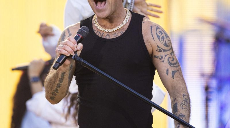 Başlık: Robbie Williams, Üniversite Kuruyor Ünlü şarkıcı Robbie Williams, kariyerindeki