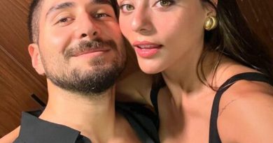 Başlık: Sıla Türkoğlu ve Ata Ayyıldız'dan Ayna Pozu İçerik: Sıla