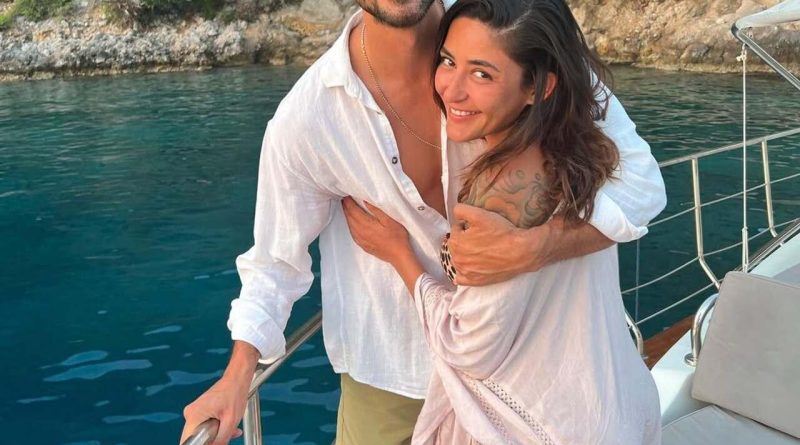 Here is a Turkish text that meets your requirements: Başlık: