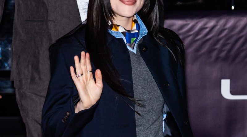 Başlık: Billie Eilish, Milyarderlere Sosyal Yardım Çağrısında Bulundu Müzik Yenilikçisi