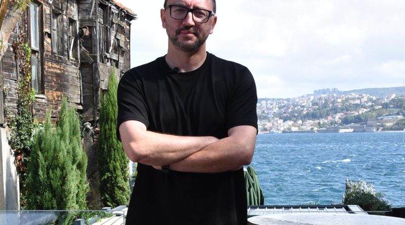 Murat Soner, Eleştirilerini Sahneye Taşıyor Murat Soner, "Dizimde Oynar mıs