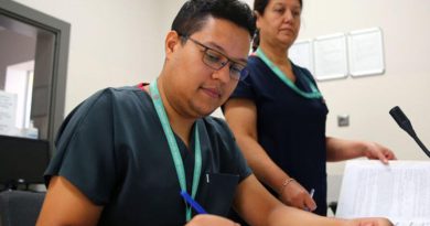 Genç Doktorun Mesai Arkadaşı: Hemşire Annesi</h2