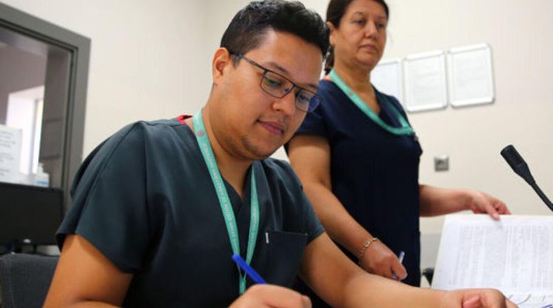 Genç Doktorun Mesai Arkadaşı: Hemşire Annesi</h2