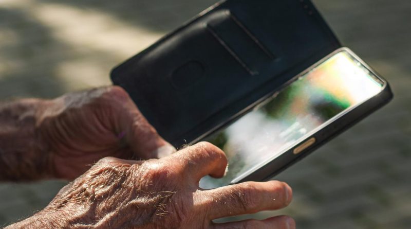 Başlık: Yaşlılar, Yapay Zekadan Arkadaş Desteği Alıyor Ankara Üniversitesi'nden Yaşlılık