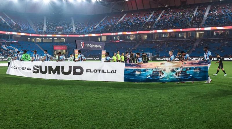 Trabzonspor, Sumud Filosu'na Destek Pankartıyla Çıkışını Yaşattı Trendyol Süper Lig'in