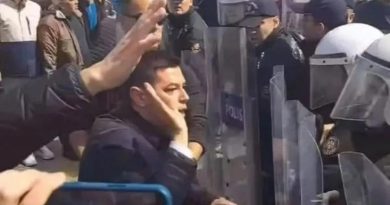 Here is a new content in Turkish: Polise Saldıran CHP'li