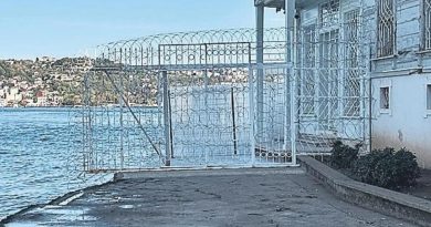 Kandilli Sahili'ne Hukuksuz Barikatlar Söküldü Kandilli Sahili'ne <