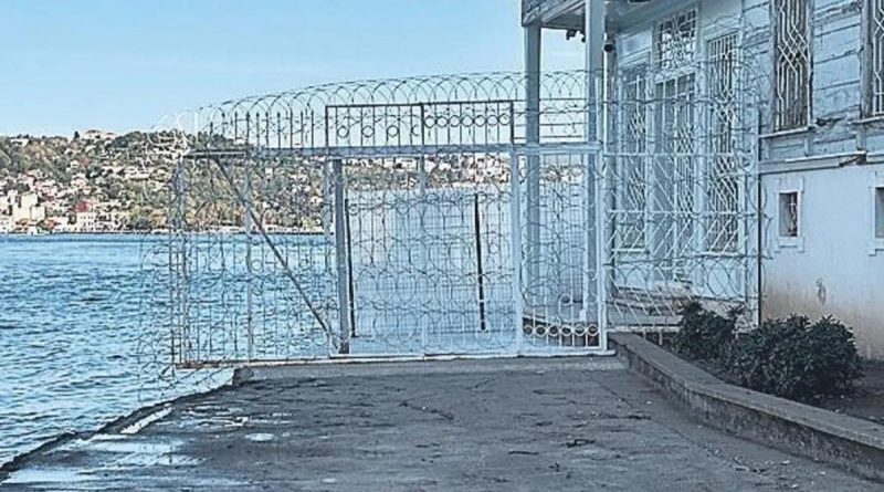 Kandilli Sahili'ne Hukuksuz Barikatlar Söküldü Kandilli Sahili'ne <