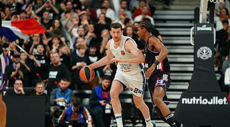 Here is the rewritten text in Turkish: Başlık: Anadolu Efes,