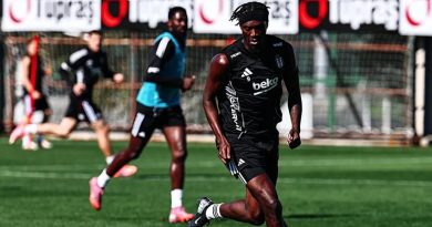 Beşiktaş'ta Fenerbahçe Derbisinin Hazırlıkları Sürüyor! Futbolcular, Cumhuriyet Bayramını Kutladı <