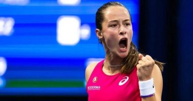 Here is the rewritten text in Turkish: Milli Tenisçi Zeynep