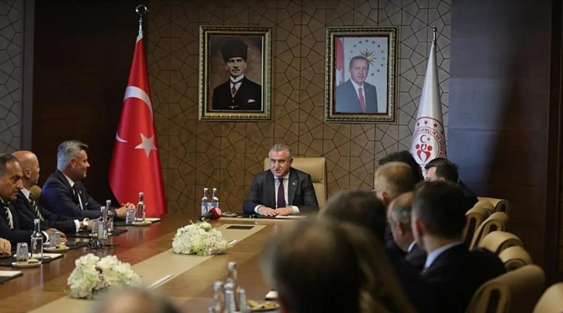 Here is the rewritten text in Turkish: Başlık: Fenerbahçe Yönetimini