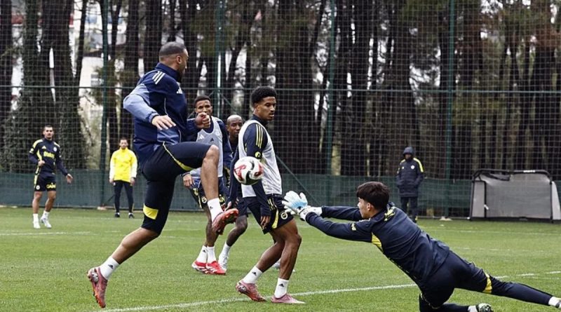 Başlık: Fenerbahçe, Fatih Karagümrük Maçı Hazırlıklarını Sürüyor! Fenerbahçe'nin 9