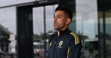 Fenerbahçe'de İrfan Can Kahveci ve Cenk Tosun Kadro Dışı Bırakıldı!