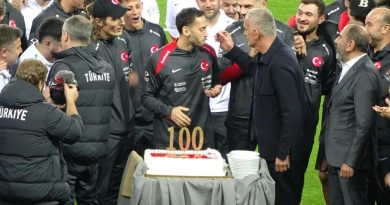 Başlık: Hakan Çalhanoğlu'na 100 maç sürprizi! İçerik: A Milli Futbol