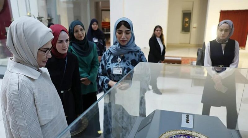 Here is the rewritten content in Turkish: Başlık: Emine Erdoğan,