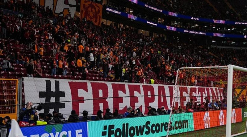 Galatasaray Tribünleri Gazze'yi Unutmadı! Galatasaray taraftarları, Liverpool maçına büyük destek