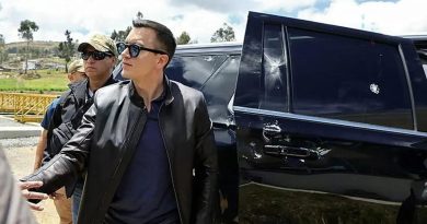 Başlık: Ekvador Devlet Başkanı Daniel Noboa'ya Silahlı Saldırı! Ekvador'un Devlet