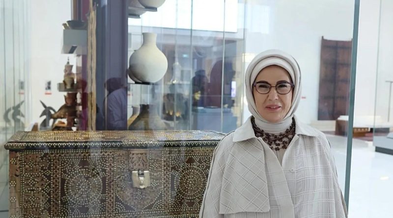 Başlık: Emine Erdoğan, Umman'daki Ulusal Müze'yi Ziyaret Etti Umman'daki Ulusal