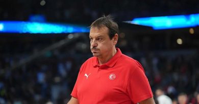 Here is the rewritten text in Turkish: Başlık: Panathinaikos Başantrenörü