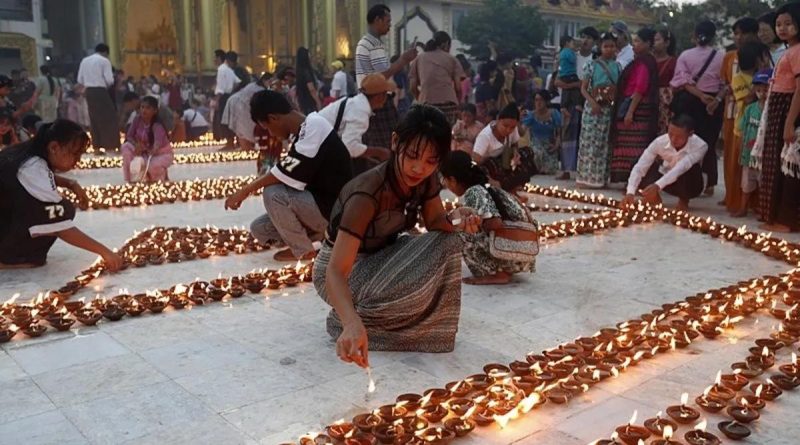Başlık: Myanmar'da Budist festivaline bombalı saldırısı: 32 ölü İçerik: Myanmar'da