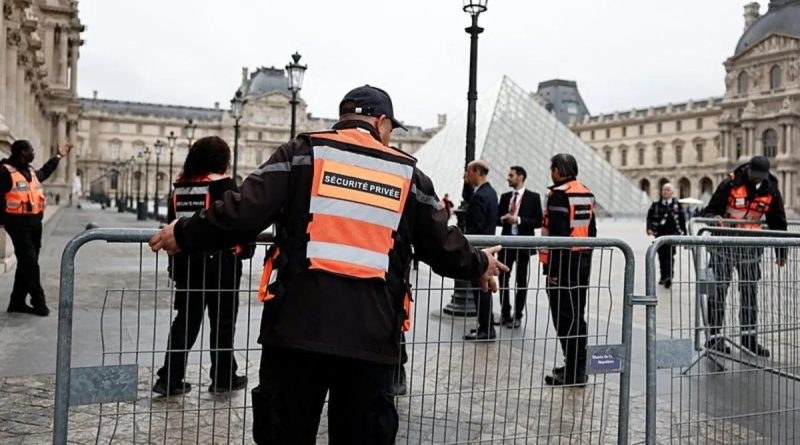 Başlık: Louvre'dan çalınan mücevherlerin değeri açıklandı Louvre Müzesi'nden çalınan