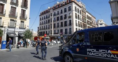 Başlık: Madrid'de 6 Katlı Bina Çöktü: Can Verdiler İçerik: Madrid'de