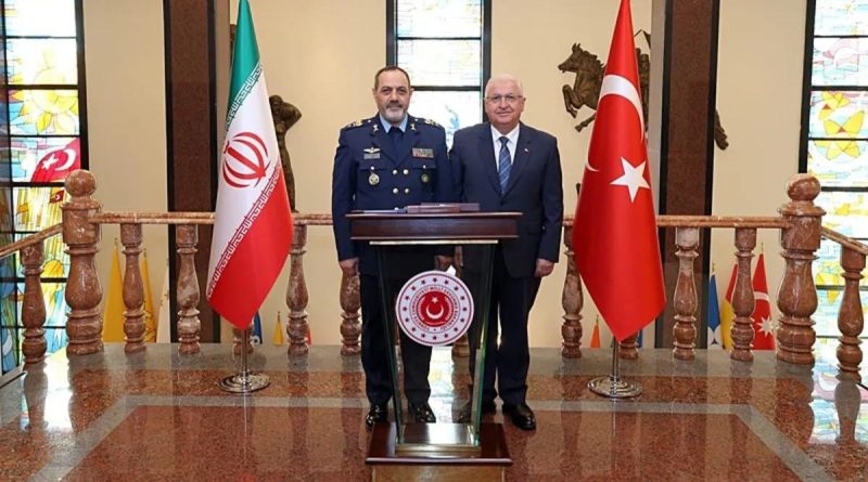 Bakan Güler, İranlı Mevkidaşı Nasirzade ile Bir Araya Geldi Bakan