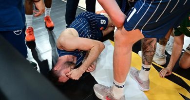Başlık: Anadolu Efesli Basketbolcu Georgios Papagiannis Ameliyat Edildi İçerik: Anadolu