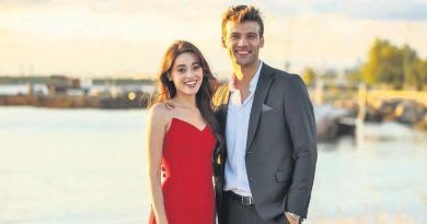 Here is a Turkish text that meets your requirements: Aynadaki