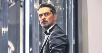 Aynadaki Yabancı Dizisi: Manipülatif Bir Adamı Canlandırıyor Aynadaki Yabancı Dizisi