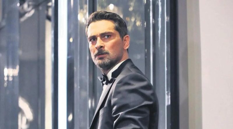 Aynadaki Yabancı Dizisi: Manipülatif Bir Adamı Canlandırıyor Aynadaki Yabancı Dizisi