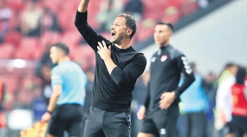 Here is the requested Turkish text: Başlık: Fenerbahçe Teknik Direktörü