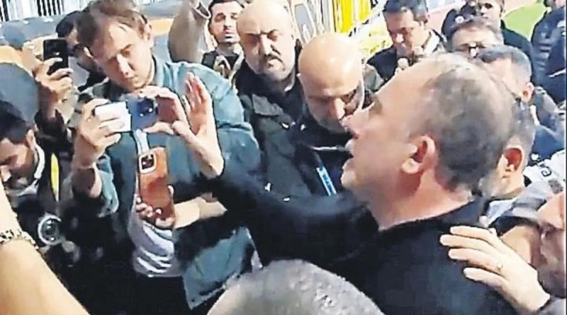 Sergen Yalçın'la Taraftarlar Arasında Diyalog Sergen Yalçın'la <