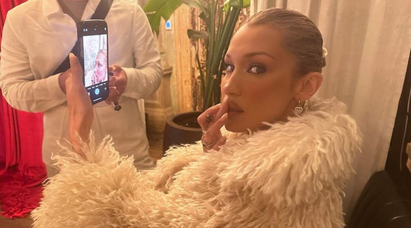 Manken Bella Hadid Geri Döndü! Manken Bella Hadid, Paris Moda