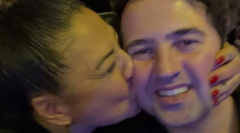 Here is the rewritten text in Turkish: Başlık: Işın Karaca,