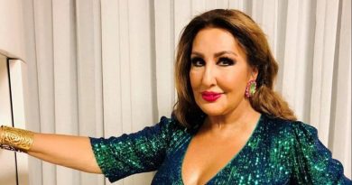 Here is the rewritten text in Turkish: Nükhet Duru, Transparan