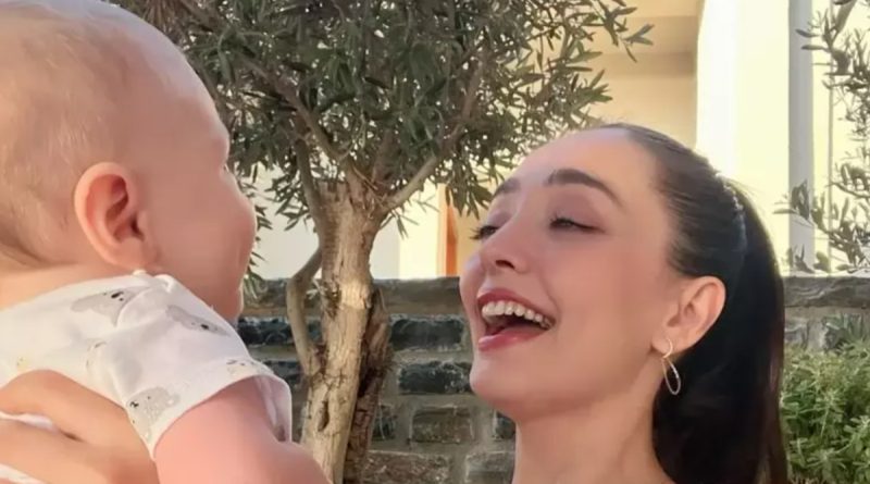 Başlık: Zeynep Tuğçe Bayat, Minik Oğlu Atlas'ın Son Halini Paylaştı