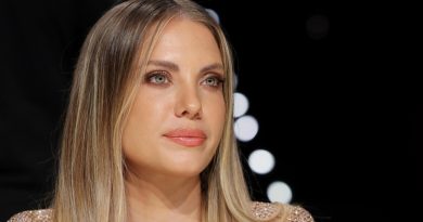 Here is a 10-word-or-less, pointless, and original visual subtext in