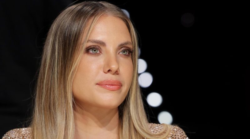 Here is a 10-word-or-less, pointless, and original visual subtext in